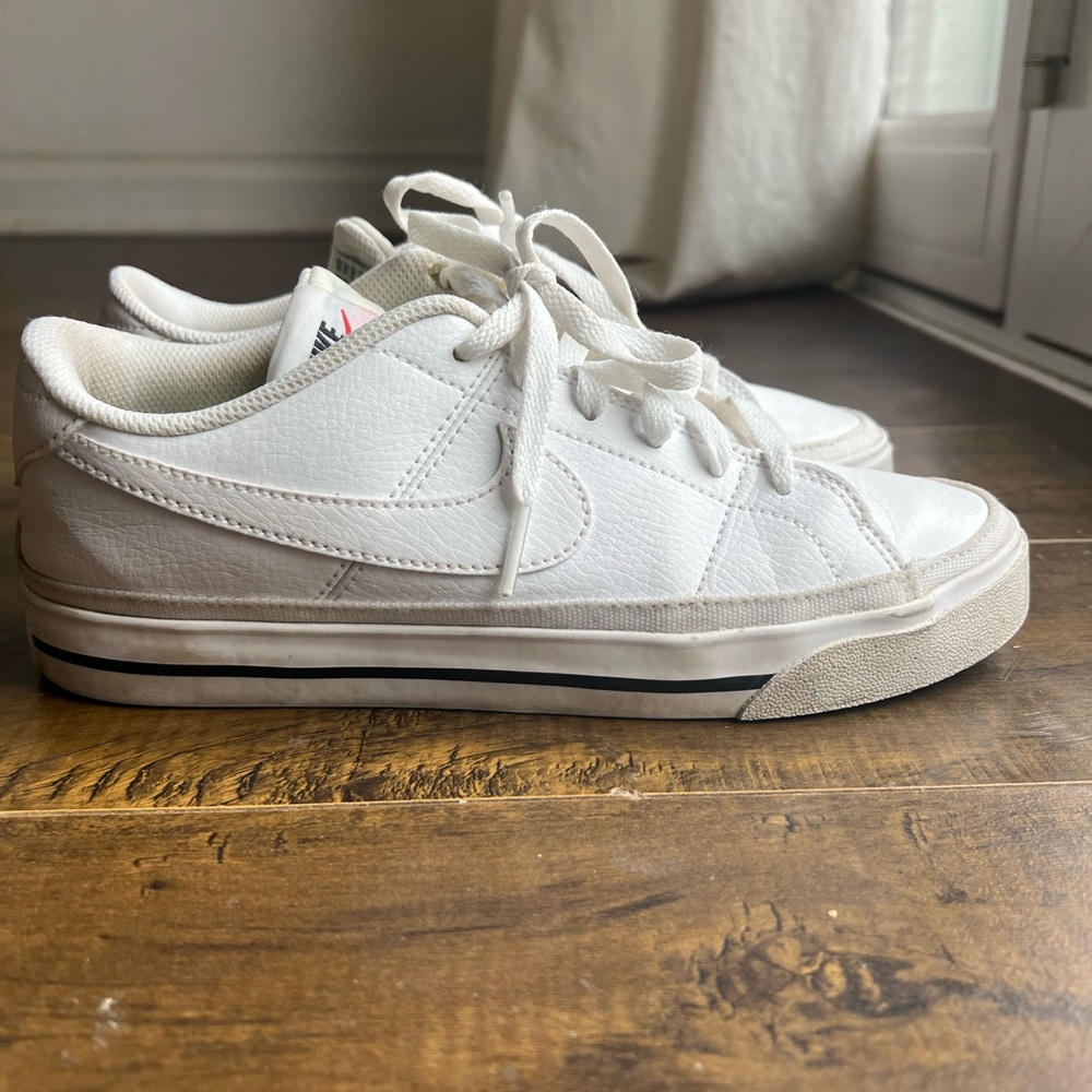 Nike womens Court Legacy